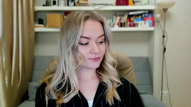 Snapshot of Kara_Smith_ chatting on November 8, 2025, 12:44 am Kara Smith online show from November 8, 2025, 12:44 am