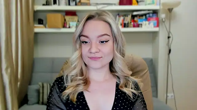 Snapshot of Kara_Smith_ chatting on November 8, 2025, 11:14 pm Kara Smith online show from November 8, 2025, 11:14 pm