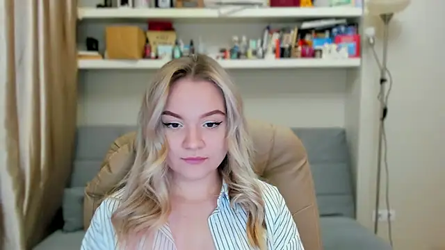 Snapshot of Kara_Smith_ chatting on November 9, 2025, 10:30 pm Kara Smith online show from November 9, 2025, 10:30 pm