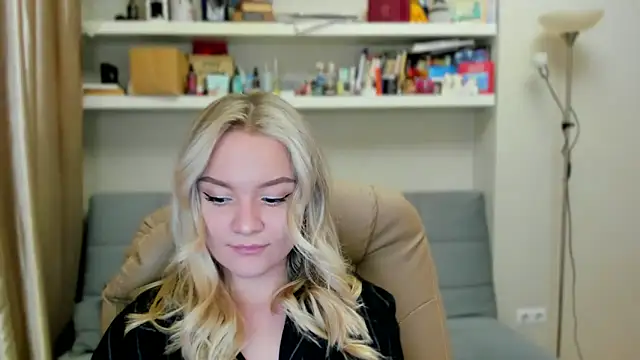 Kara Smith  online show from December 3, 2025, 11:58 pm