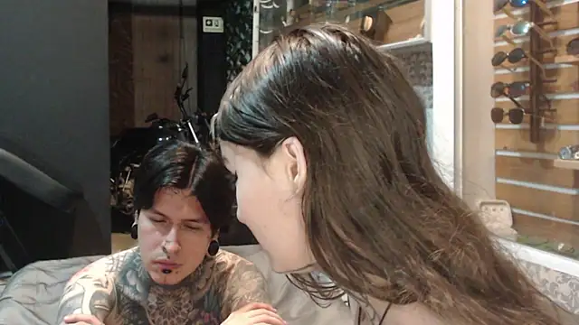 Alucard-Carmila online show from October 19, 2025, 4:13 am