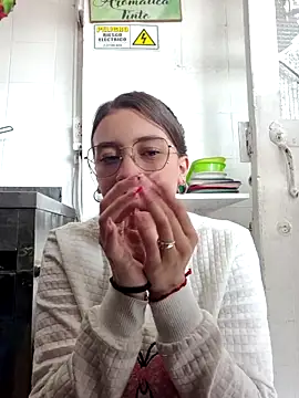 HOLY DOLL online show from October 3, 2025, 7:22 pm