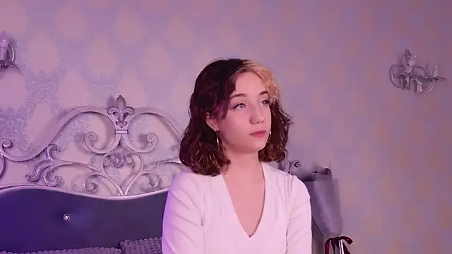 Gia Riccardo online show from November 13, 2025, 4:28 pm