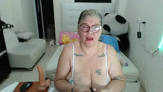 Snapshot of Olgahunder chatting on February 10, 2026, 5:11 am Olgahunder online show from February 10, 2026, 5:11 am