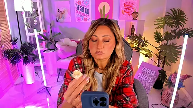 SarahAlluring online show from September 25, 2025, 12:31 pm