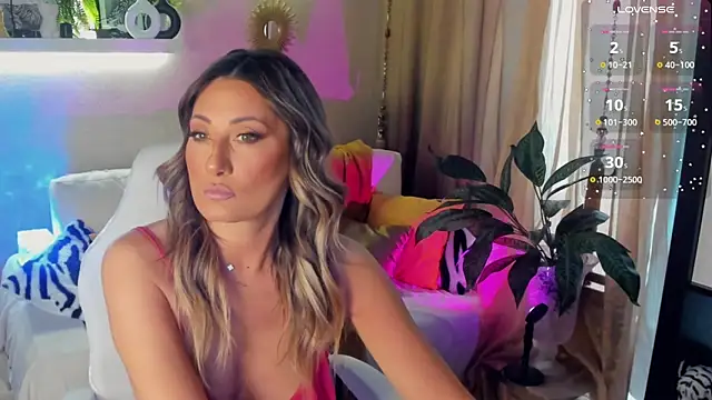 SarahAlluring online show from May 18, 2026, 6:30 am