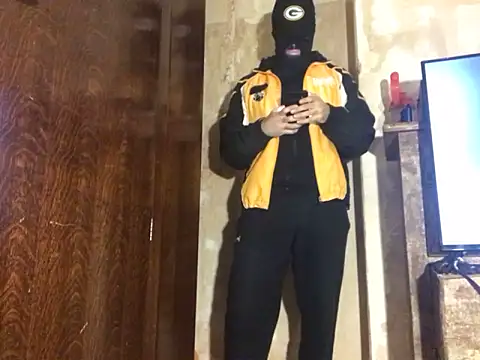 Snapshot of HairyCubBttmboy chatting on October 6, 2025, 10:40 pm HairyCubBttmboy online show from October 6, 2025, 10:40 pm