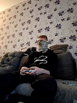 ThePython666 online show from October 27, 2025, 3:38 pm