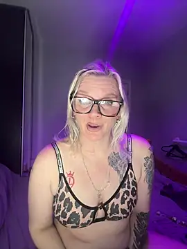 Curvy-Cleo online show from February 11, 2026, 9:09 pm