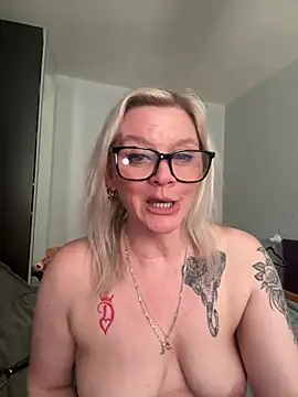 Curvy-Cleo online show from March 5, 2026, 12:23 pm