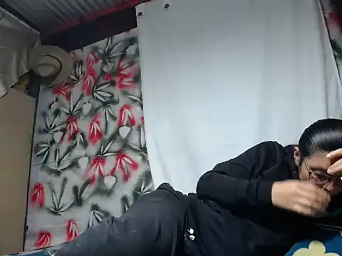 SHARONYJQVI online show from September 27, 2025, 9:53 pm