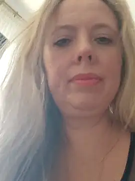 Irina3718 online show from October 30, 2025, 12:17 pm