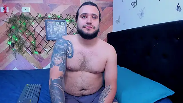 Snapshot of EmilyandChristianTattoos chatting on November 6, 2025, 11:15 pm EmilyandChristianTattoos online show from November 6, 2025, 11:15 pm