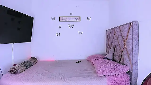 Tania rendon online show from March 10, 2026, 11:37 am