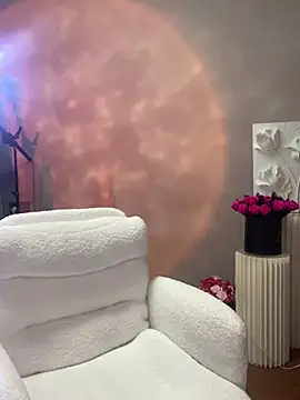 Baby-youyou online show from March 18, 2025, 8:26 pm