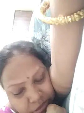 Snapshot of Arohi35 chatting on July 15, 2026, 9:42 pm Arohi35 online show from July 15, 2026, 9:42 pm