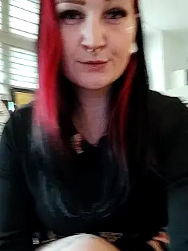 TiffiChantiT2 online show from May 15, 2026, 11:06 am