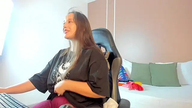 sophia martinezz  online show from September 16, 2025, 7:04 pm