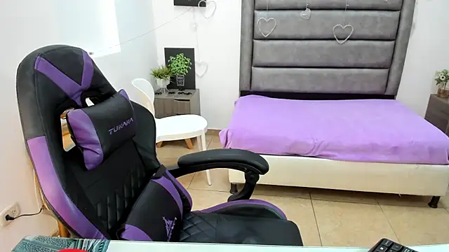 Snapshot of Tania_Duque chatting on February 10, 2026, 2:10 pm Tania Duque online show from February 10, 2026, 2:10 pm