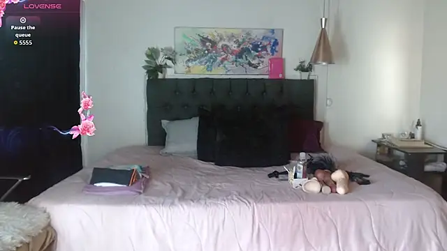 mia velvet1 online show from September 16, 2025, 2:18 pm