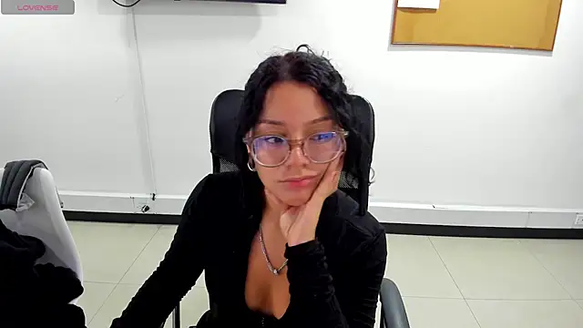 Snapshot of jenn_cg chatting on March 28, 2026, 12:43 am jenn cg online show from March 28, 2026, 12:43 am