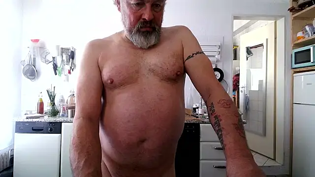 Snapshot of Berg_Boy chatting on January 15, 2026, 12:21 pm Berg Boy online show from January 15, 2026, 12:21 pm