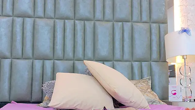 Snapshot of CamilaJohnston chatting on May 19, 2026, 1:22 am CamilaJohnston online show from May 19, 2026, 1:22 am