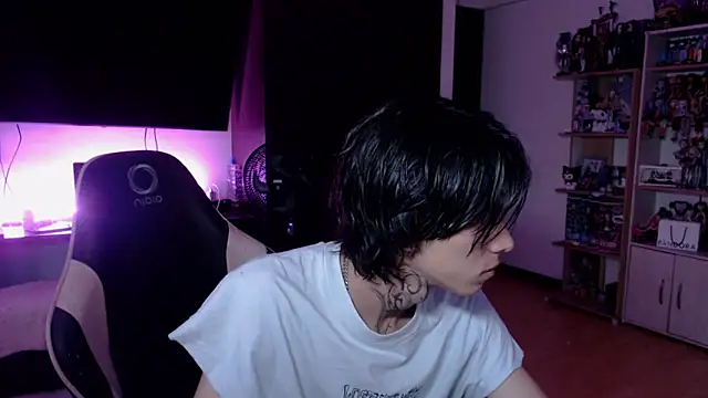 Snapshot of xIce_Boy chatting on December 4, 2025, 12:14 pm xIce Boy online show from December 4, 2025, 12:14 pm