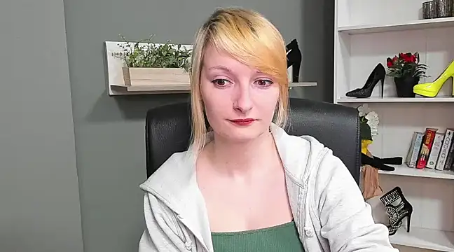 Snapshot of hottieBlair chatting on March 13, 2025, 7:31 am hottieBlair online show from March 13, 2025, 7:31 am