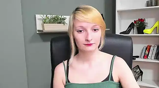 Snapshot of hottieBlair chatting on March 13, 2025, 2:01 pm hottieBlair online show from March 13, 2025, 2:01 pm