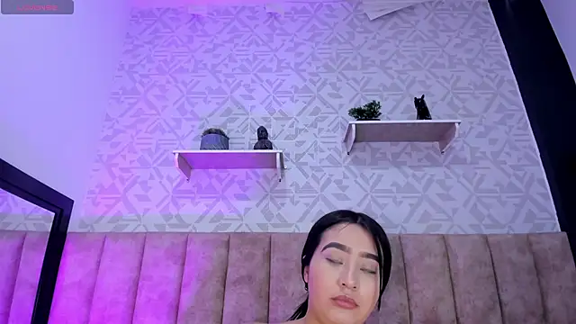 MelinaCruz online show from October 16, 2025, 4:46 am