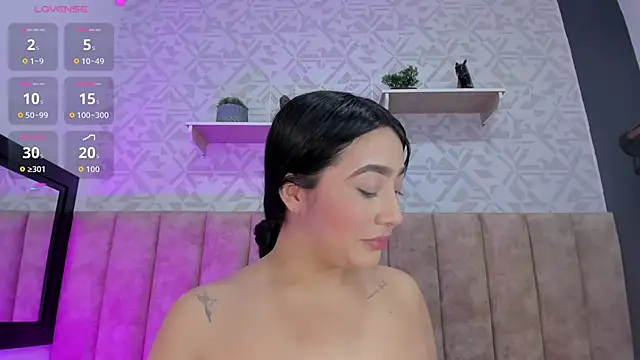 MelinaCruz online show from November 6, 2025, 3:40 am