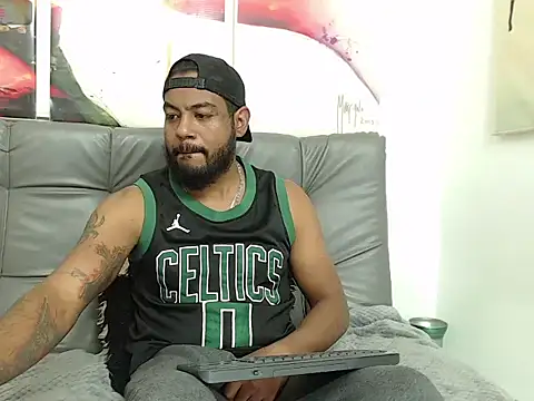 BladeFoxxx1 online show from November 3, 2025, 5:25 pm