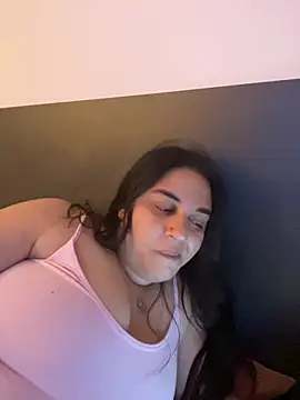 Snapshot of Veramaia chatting on July 13, 2026, 9:28 pm Veramaia online show from July 13, 2026, 9:28 pm