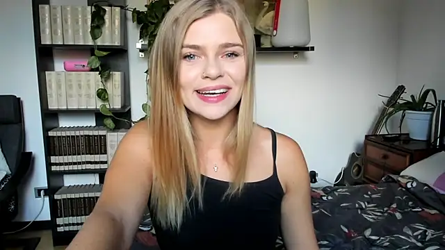 HaleyReedme online show from September 23, 2025, 7:11 am