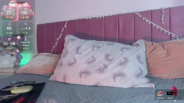 kitty-kryss online show from December 3, 2025, 4:27 pm