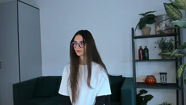 SunnCoote online show from March 12, 2025, 9:34 am