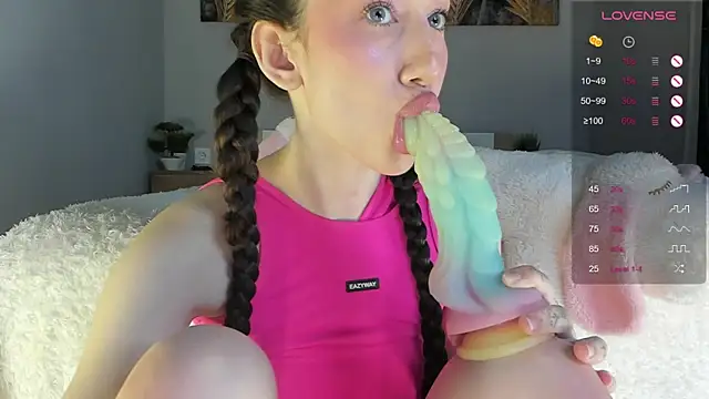 Say luna online show from March 18, 2025, 8:15 pm