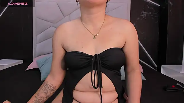 JulietSofia online show from April 1, 2026, 8:28 pm