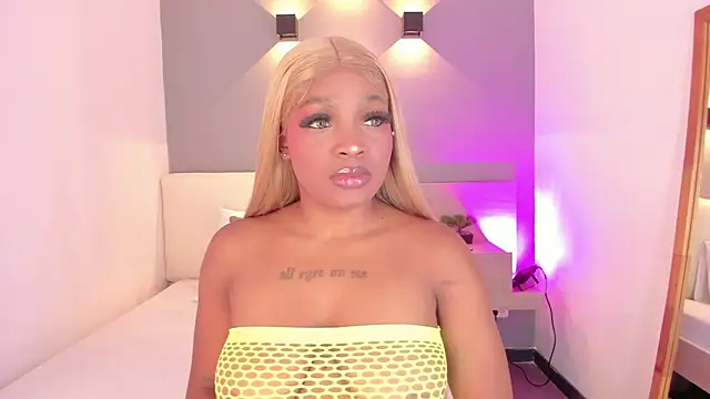 Snapshot of karol_white_ chatting on May 23, 2026, 3:56 am karol white online show from May 23, 2026, 3:56 am