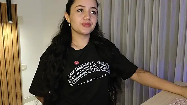 Snapshot of Isa_1207 chatting on October 12, 2025, 1:26 am Isa 1207 online show from October 12, 2025, 1:26 am