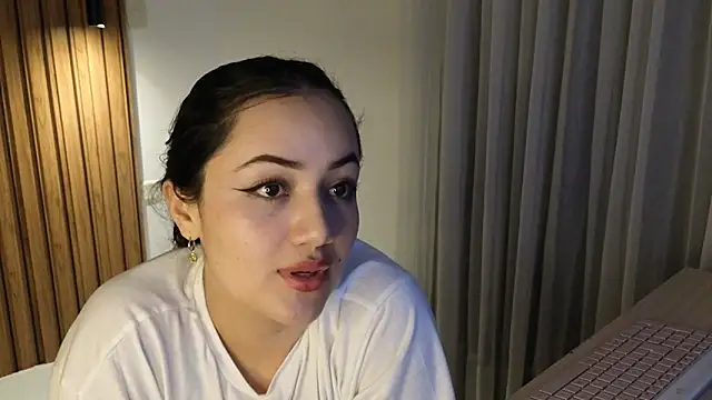 Snapshot of Isa_1207 chatting on November 7, 2025, 1:05 am Isa 1207 online show from November 7, 2025, 1:05 am