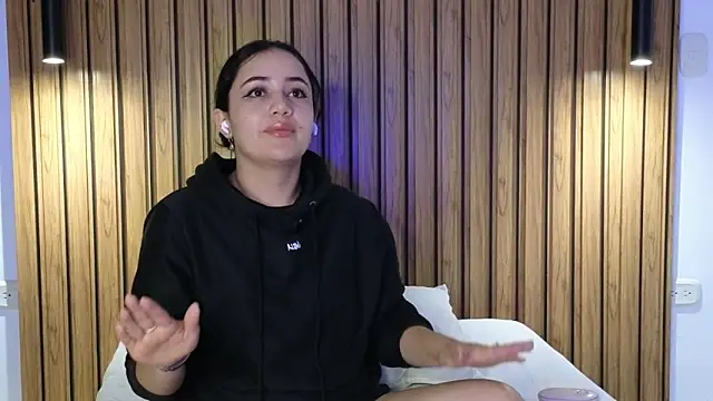 Snapshot of Isa_1207 chatting on December 21, 2025, 1:24 am Isa 1207 online show from December 21, 2025, 1:24 am