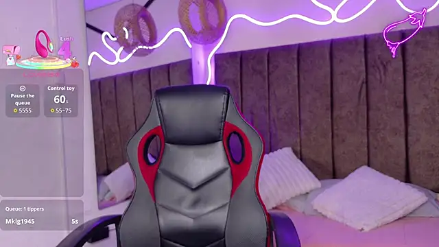 natasha  black online show from September 26, 2025, 7:51 pm