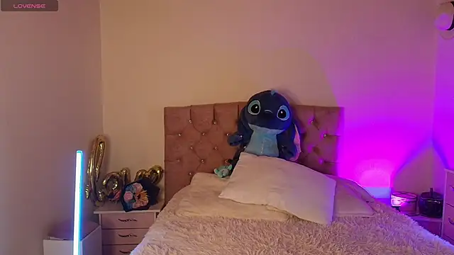 natasha  black online show from November 16, 2025, 7:41 pm