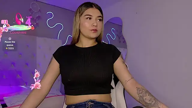 natasha  black online show from December 14, 2025, 7:29 pm