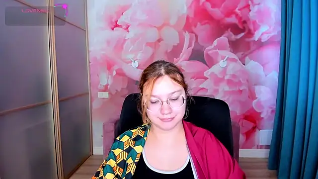 AngelinaLow online show from February 6, 2026, 12:30 pm