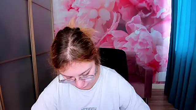 AngelinaLow online show from February 22, 2026, 6:24 am