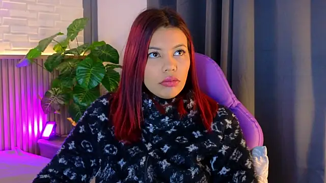 TiffanyWalk online show from November 7, 2025, 10:37 am