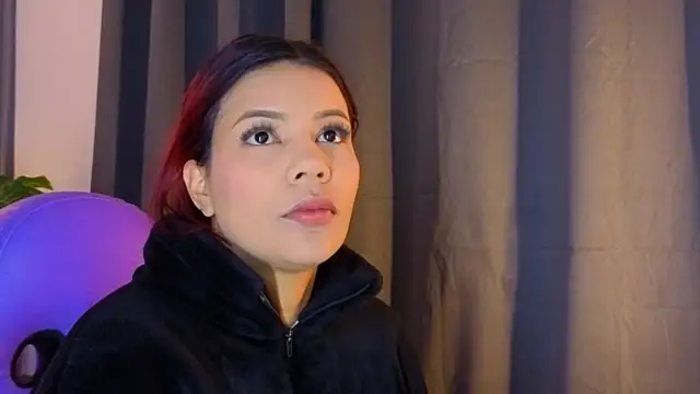 TiffanyWalk online show from November 26, 2025, 10:38 am